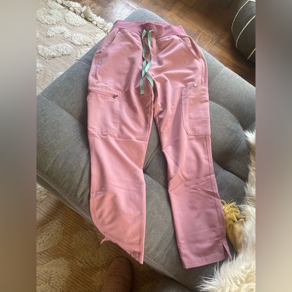 Figs scrub set size small. High waisted skinny leg and Rafaela top. Like new!
